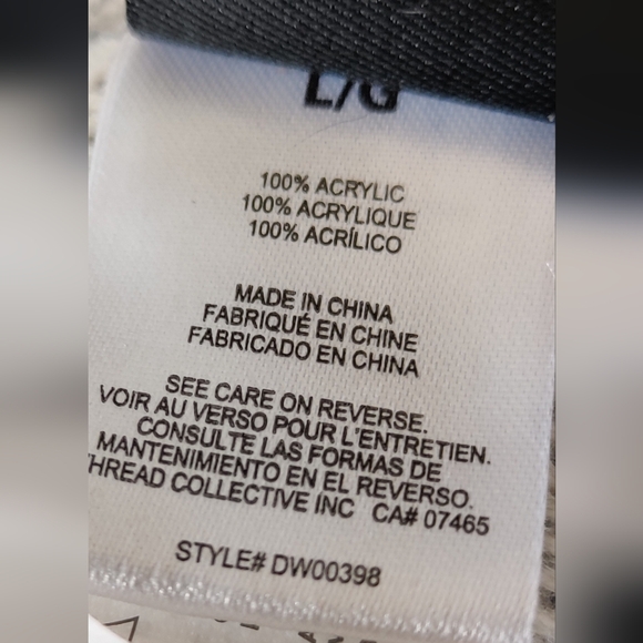 Hotel Doggie Black and White Reindeer & Snowflakes Patterned  Sweater Size Large - Picture 4 of 7